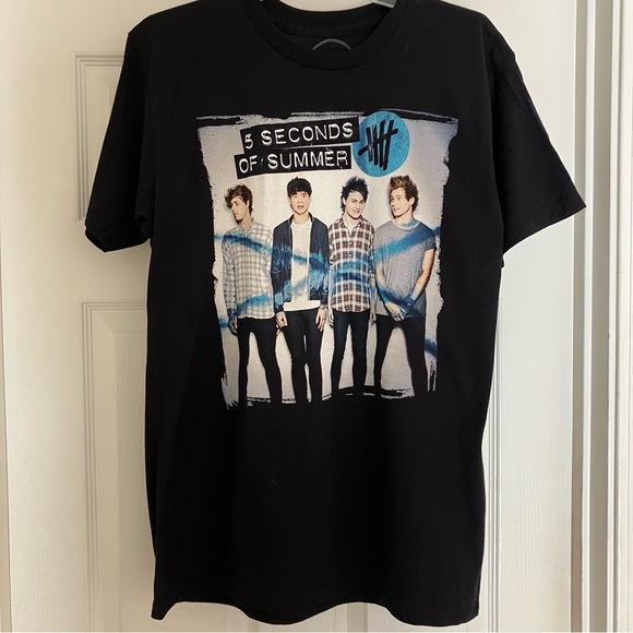 5 SECONDS OF SUMMER 5SOS Band Self Titled Blue Album Cover T-Shirt M NEW NWOT - Picture 1 of 4